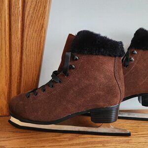 WONEN'S BROWN SUEDE LEATHER SKATES SIZE 10 (FITS SIZE 8-8.5) WORN TWICE LIKE NEW
